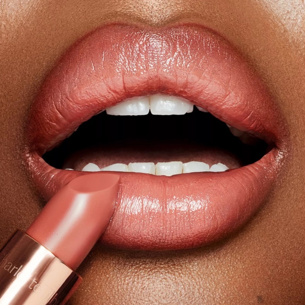 CHARLOTTE TILBURY K.I.S.S.I.N.G Lipstick-B*tch Perfect - Picture 2 of 7